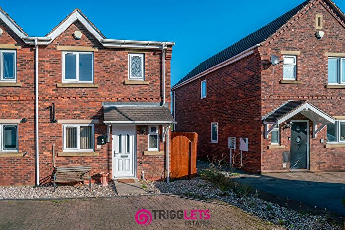 2 Bedroom Semi-Detached House To Rent In Thornwood Close, Thurnscoe, S63