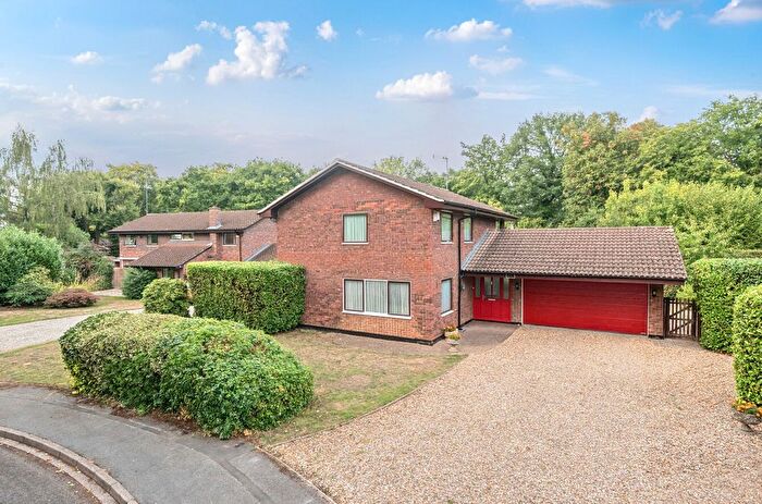 4 Bedroom Detached House For Sale In Luckley Wood, Wokingham, Berkshire, RG41