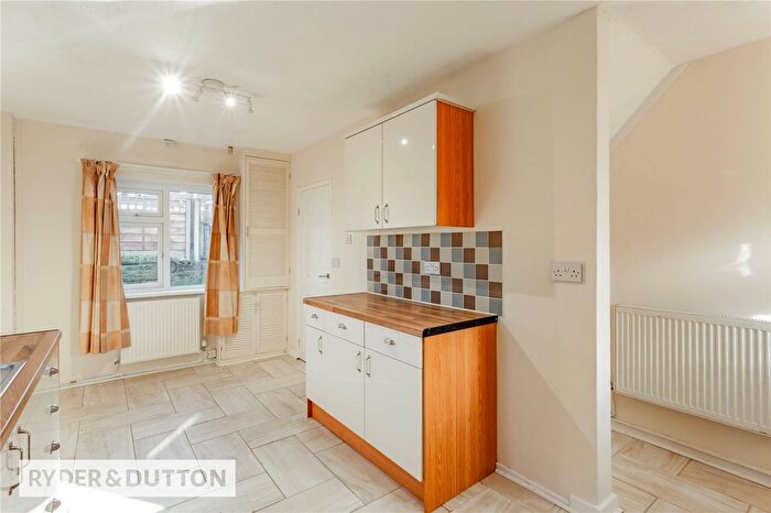 3 Bedroom Semi-Detached House For Sale In Winterford Road, Mossley, OL5
