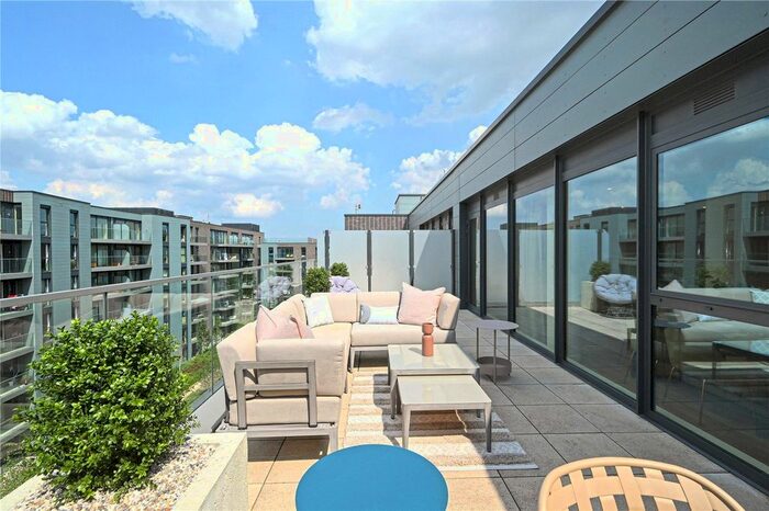 2 Bedroom Flat To Rent In Hawthorne Crescent, London, SE10