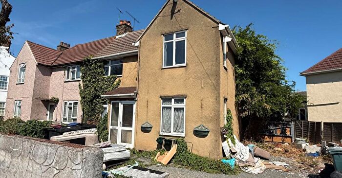 3 Bedroom Semi-Detached House For Sale In Sutton Road, Southend-on-Sea, Essex, SS2
