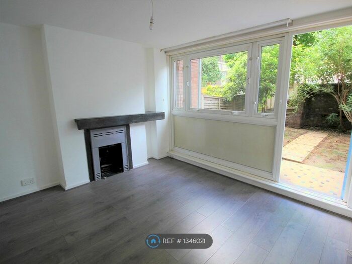 2 Bedroom Maisonette To Rent In Cottage Grove, London, SW9