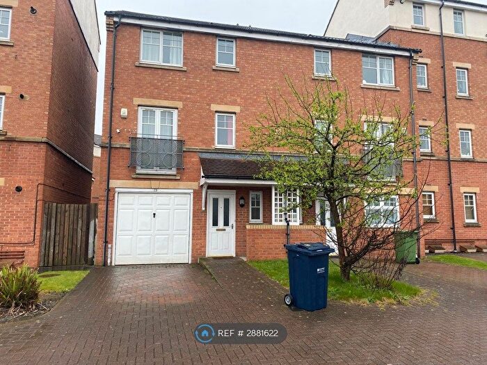 4 Bedroom Semi Detached House To Rent In Redgrave Close, Gateshead, NE8