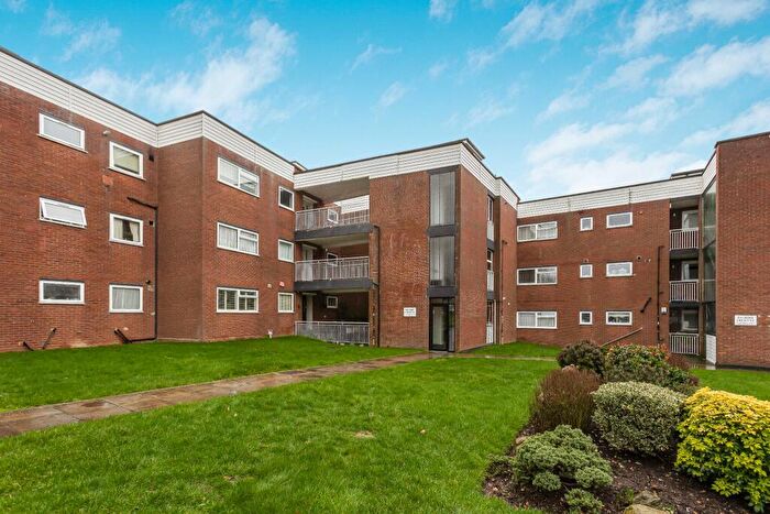 3 Bedroom Apartment For Sale In Balmore Crescent, Cockfosters, Barnet, EN4