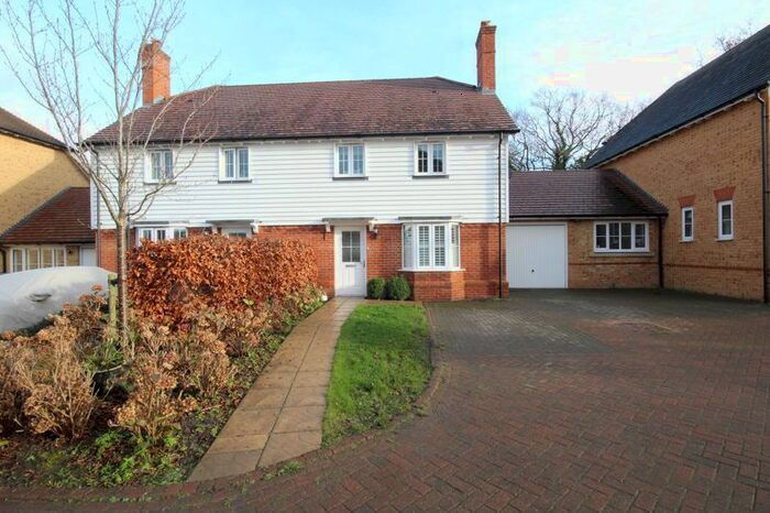 3 Bedroom Semi-Detached House To Rent In Hollow Trees Close, Leigh, Tonbridge TN11