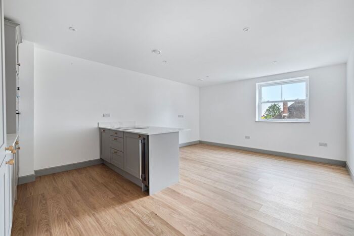 1 Bedroom Flat For Sale In Malden Road, Cheam, Sutton, SM3