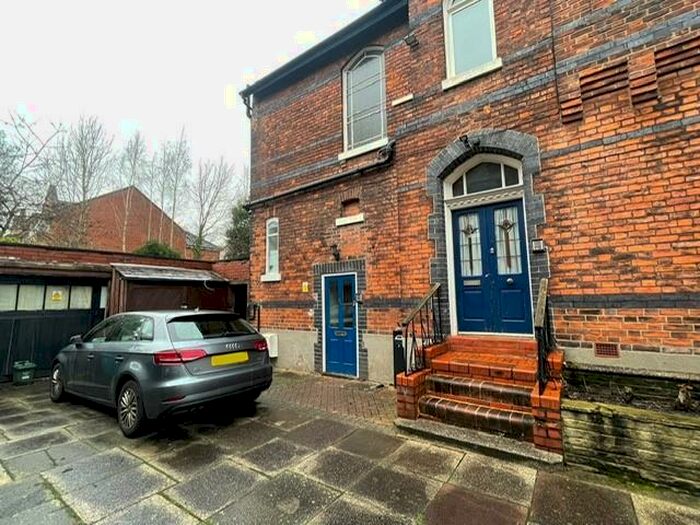 5 Bedroom Private Hall To Rent In Clifton Avenue, Manchester, M14