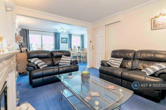 4 Bedroom Semi-Detached House To Rent In Edgmond Close, Redditch, B98