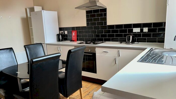 3 Bedroom Flat To Rent In Heaton Road, Heaton, Newcastle Upon Tyne, NE6