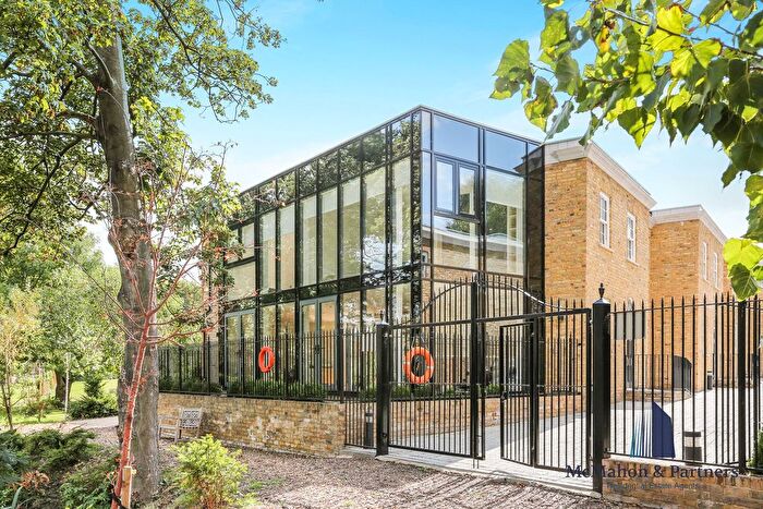 4 Bedroom Semi-Detached House To Rent In Rushgrove Street, Woolwich, London, London, SE18