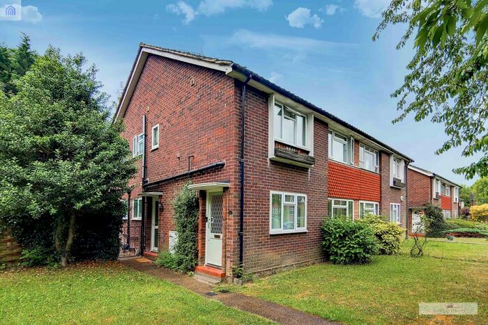 2 Bedroom Flat To Rent In Abbey Close, Pinner, HA5