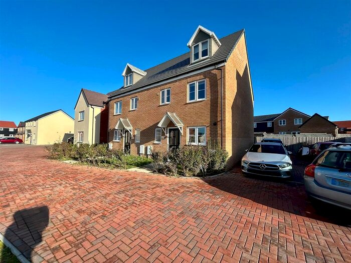 4 Bedroom Semi-Detached House To Rent In Brambling Crescent, Harlow, CM17