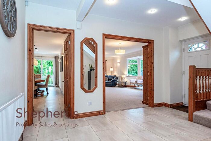 5 Bedroom Detached House For Sale In Hertford Road Woollens Brook, Hoddesdon, EN11