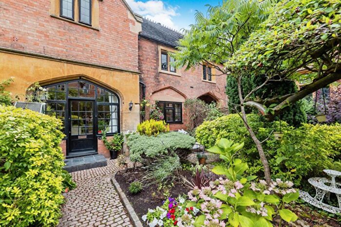 3 Bedroom Terraced House For Sale In Church Road, Snitterfield, CV37