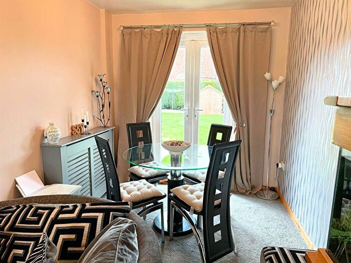 2 Bedroom Semi-Detached House For Sale In Laughton Way, Lincoln, LN2