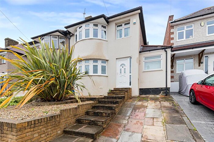 3 Bedroom Semi-Detached House For Sale In Totnes Road, Welling, Kent, DA16
