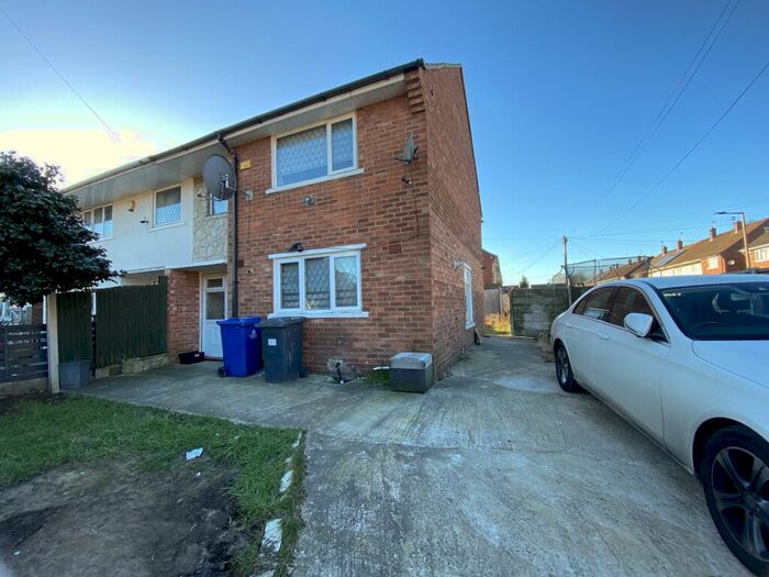 3 Bedroom House To Rent In Flint Road, Doncaster, DN2