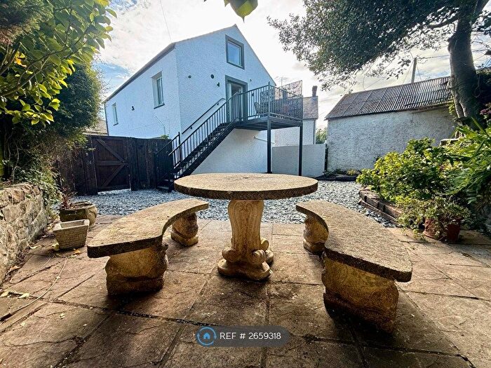 2 Bedroom Flat To Rent In Gwalchmai, Holyhead, LL65