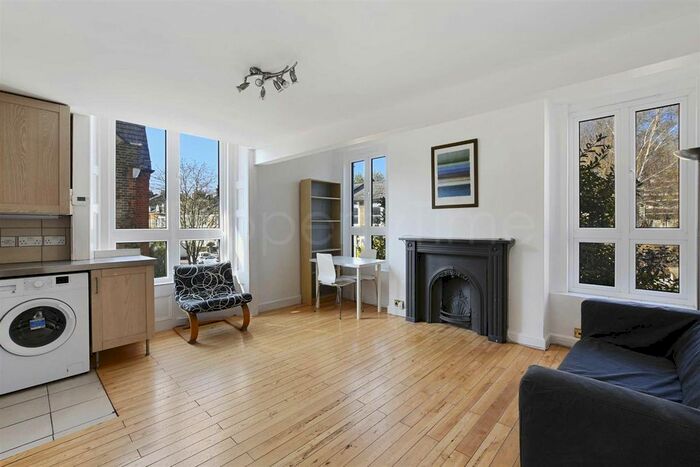 3 Bedroom Flat To Rent In Dresden Road, Archway, N19