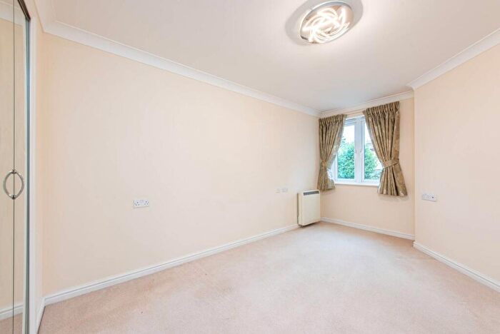 1 Bedroom Flat For Sale In Leicester Road, High Barnet, Barnet, EN5