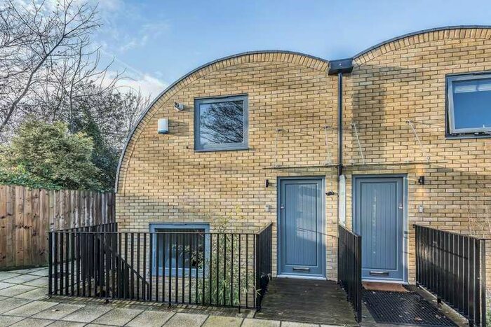 3 Bedroom Semi-Detached House To Rent In Alissa Drive, New Barnet, EN5