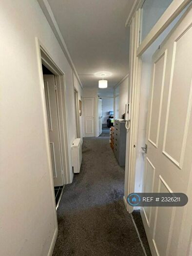 3 Bedroom Flat To Rent In Homemead, London, SW12