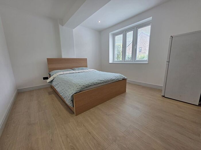 Studio To Rent In Milburn Close, Luton, Bedfordshire, LU3