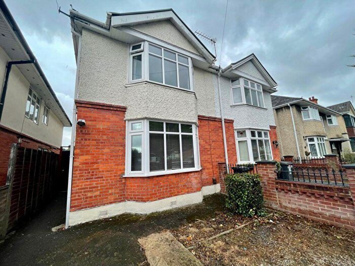 4 Bedroom House To Rent In Four Bedroom Student House, Charminster-, P02