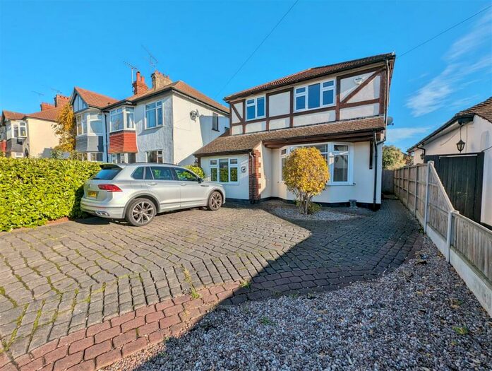 4 Bedroom Detached House To Rent In Kingswood Chase, Leigh On Sea, SS9