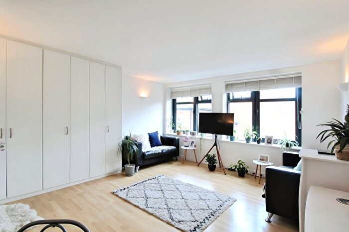 1 Bedroom Flat To Rent In York Place, Leeds, West Yorkshire, LS1