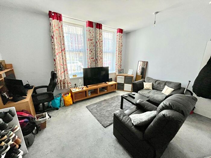 1 Bedroom Flat To Rent In Windway Road, Canton, CF5
