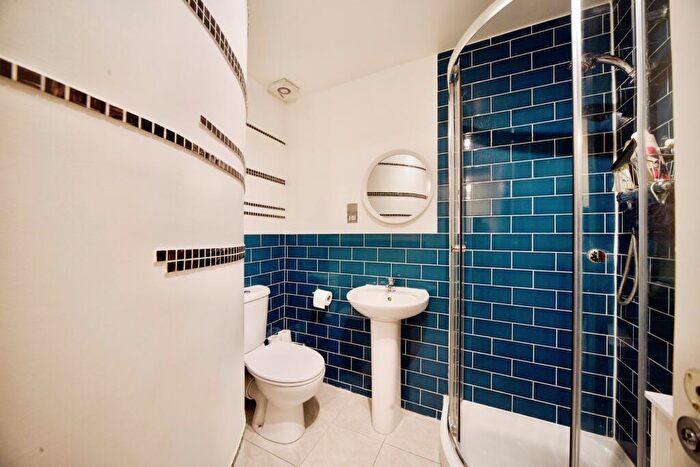 1 Bedroom Flat For Sale In Friern Barnet Road, London, London, N11