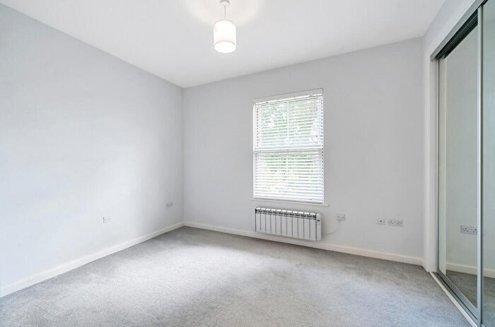 2 Bedroom Apartment For Sale In West End Road, Mortimer Common, Reading, Berkshire, RG7