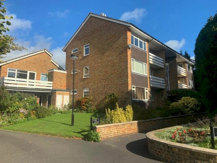 2 Bedroom Flat To Rent In Warren Road, Guildford, GU1