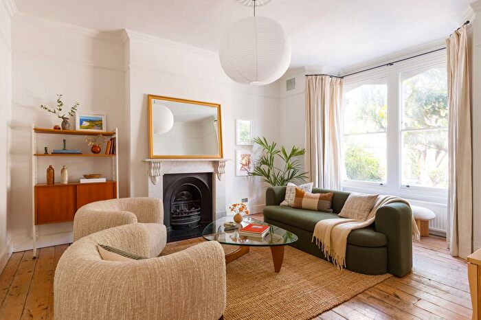 4 Bedroom Maisonette For Sale In Ashley Road, London, N19