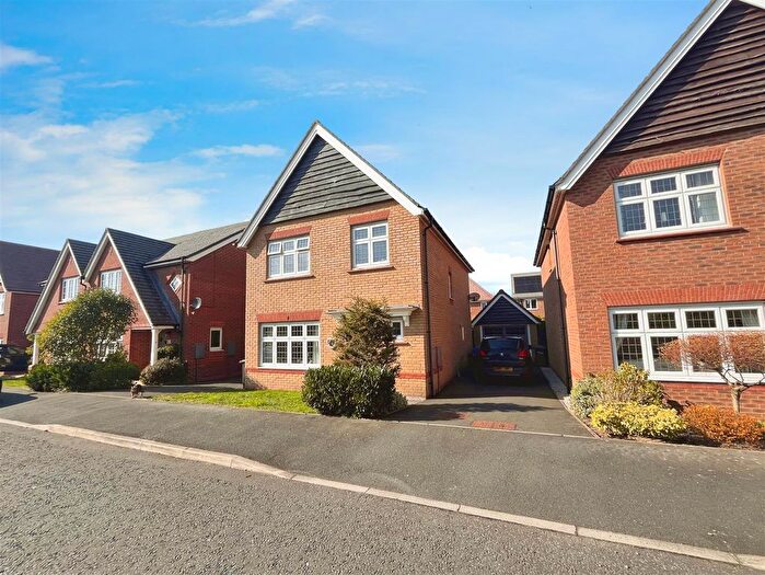 3 Bedroom Detached House For Sale In Holly Wood Way, Blackpool, FY4