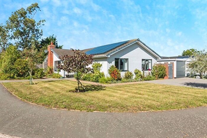 4 Bedroom Bungalow For Sale In Kingston Drive, Beccles, Suffolk, NR34