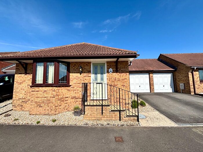 2 Bedroom Bungalow For Sale In Sandlewood Close, Yeovil, BA21