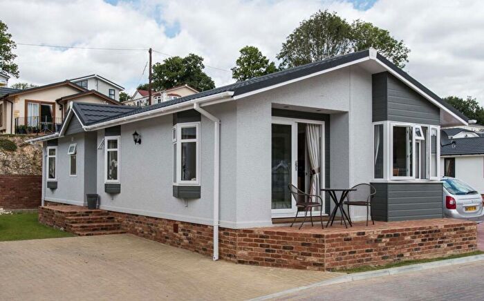 2 Bedroom Park Home For Sale In Baddesley Road, North Baddesley, SO52