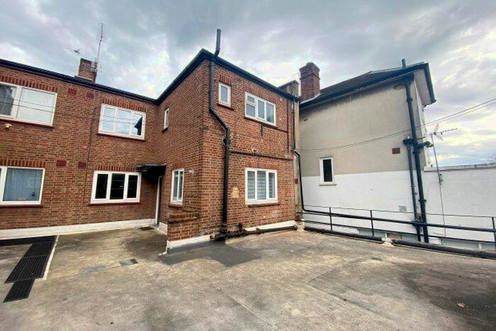 3 Bedroom Flat To Rent In High Street, Orpington, BR6