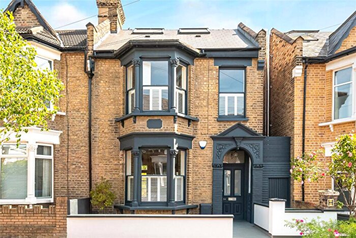 4 Bedroom End Of Terrace House For Sale In Pendlestone Road, Walthamstow, London, E17