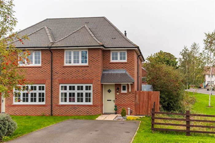 3 Bedroom Semi-Detached House For Sale In Parkhurst Avenue, Leyland, PR25