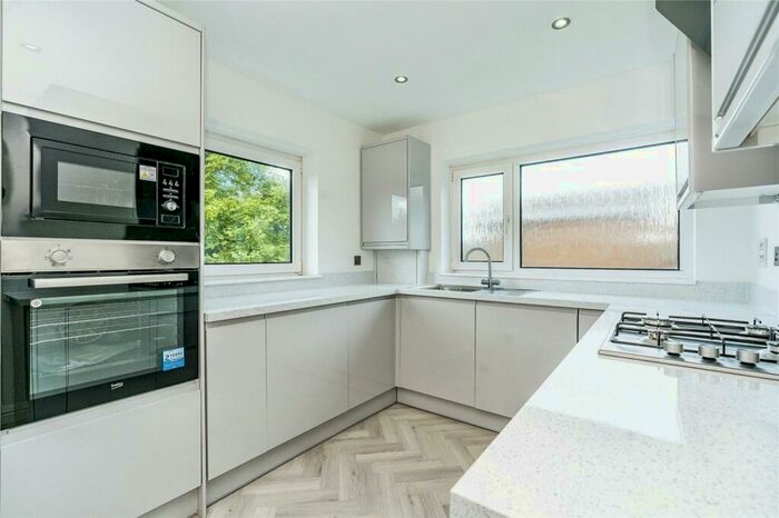 2 Bedroom Maisonette To Rent In Scotby Avenue, Lords Wood, Chatham, Kent, ME5