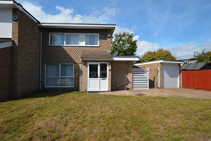 3 Bedroom End Of Terrace House For Sale In Valley Walk, Croxley Green, WD3