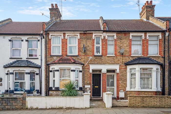 2 Bedroom Flat To Rent In Wealdstone, HA3