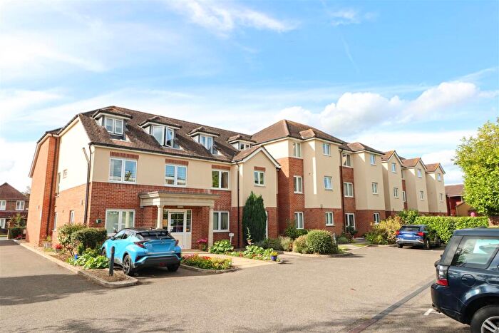 2 Bedroom Flat For Sale In Wakefield Court, Blackbridge Lane, Horsham, RH12