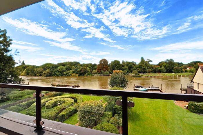 1 Bedroom Flat To Rent In Twickenham Road, Teddington, TW11