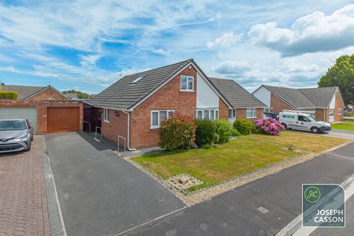4 Bedroom Semi Detached Bungalow For Sale In Holford Road, Bridgwater, TA6