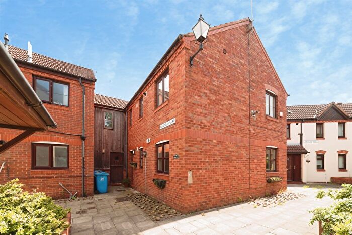 2 Bedroom Flat For Sale In Marine Wharf, Hull, HU1
