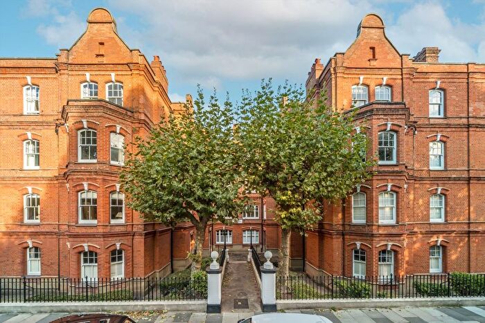 2 Bedroom Flat To Rent In Queen's Club Gardens, West Kensington, W14
